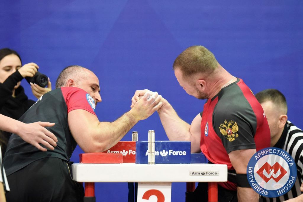 Стальной характер: хабаровчанин взял бронзу Чемпионата России по армрестлингу